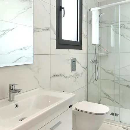 Phaedrus Living Opalia Residences Amber Apartment *