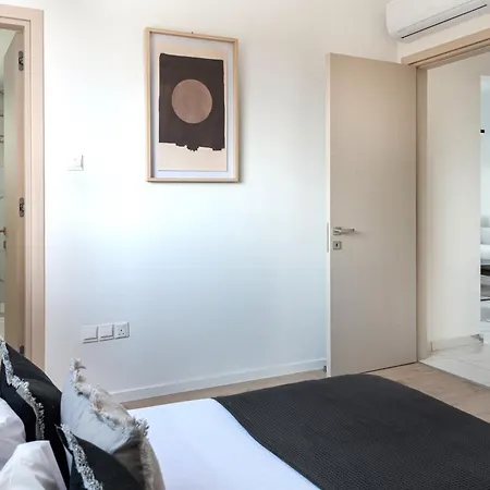 Phaedrus Living Opalia Residences Amber Apartment *